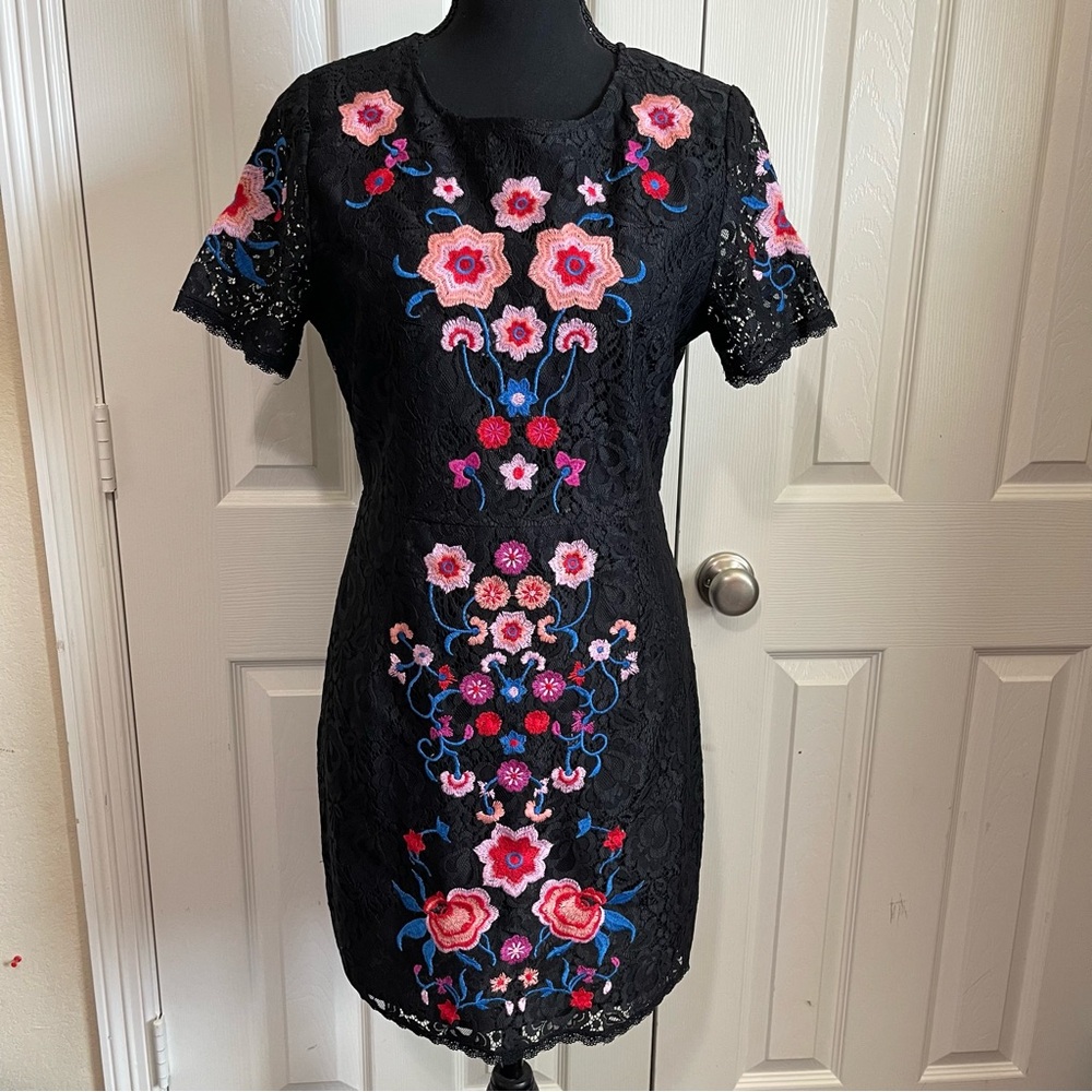 Free Generation Los Angeles - Lace Embroidered Mini Dress